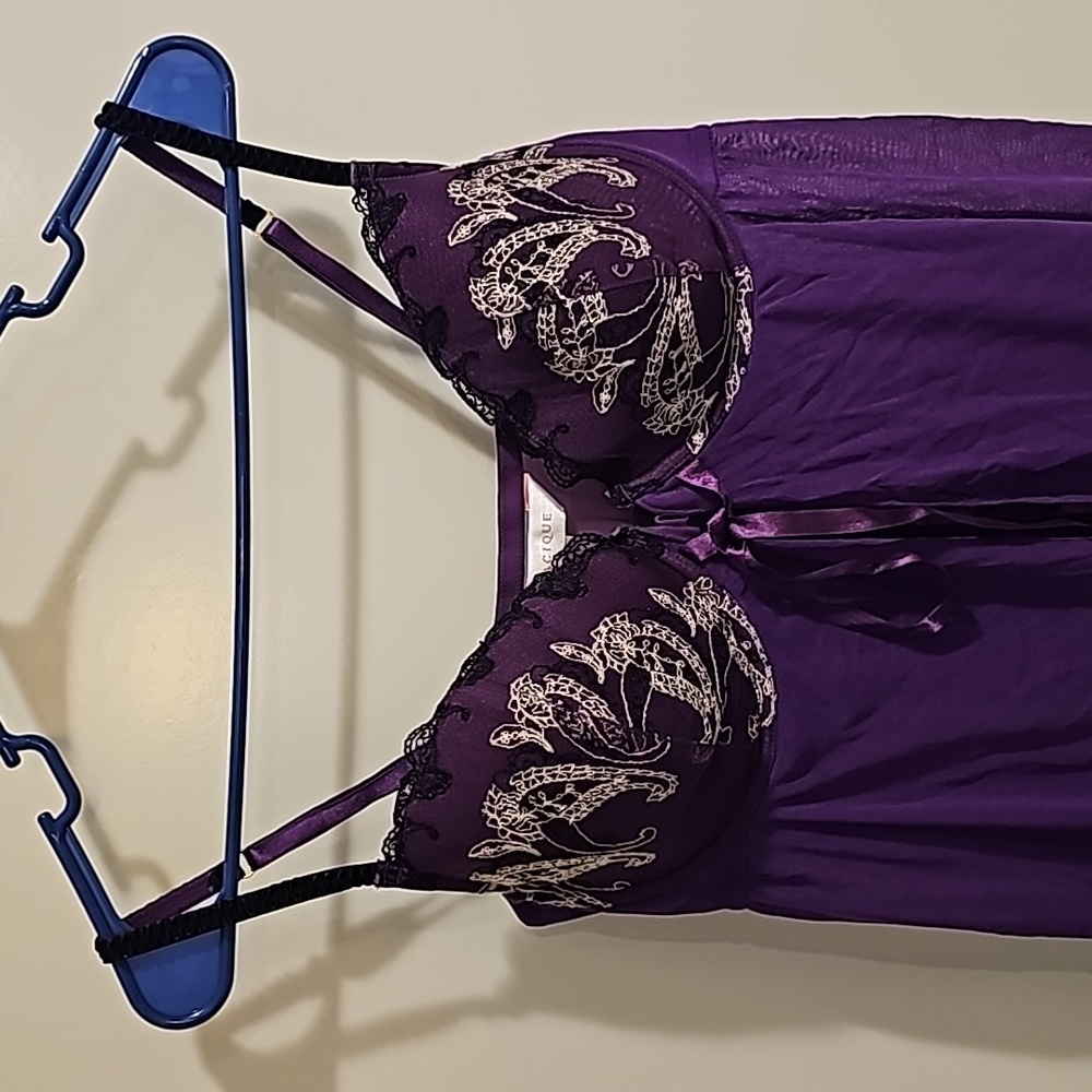 Lingerie - Picture 2 of 3